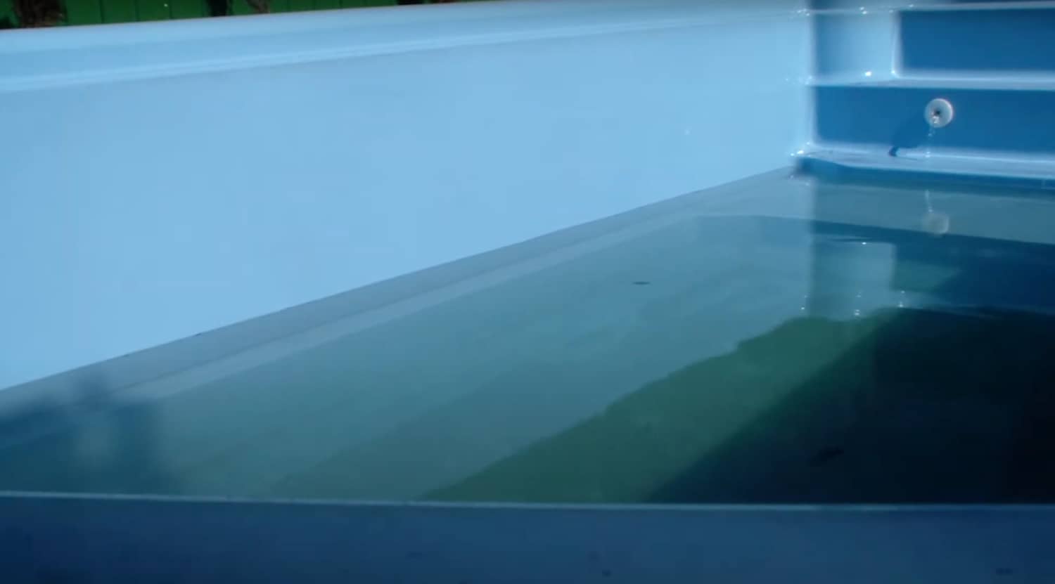 Наполнение чаши водой